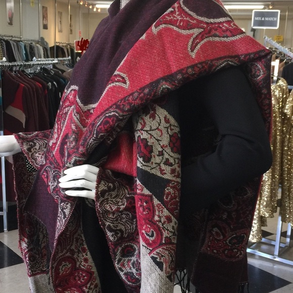 🍭NWT VERTIGO Pattern Tassel Poncho Shawl Cape 🍬 - Picture 6 of 7